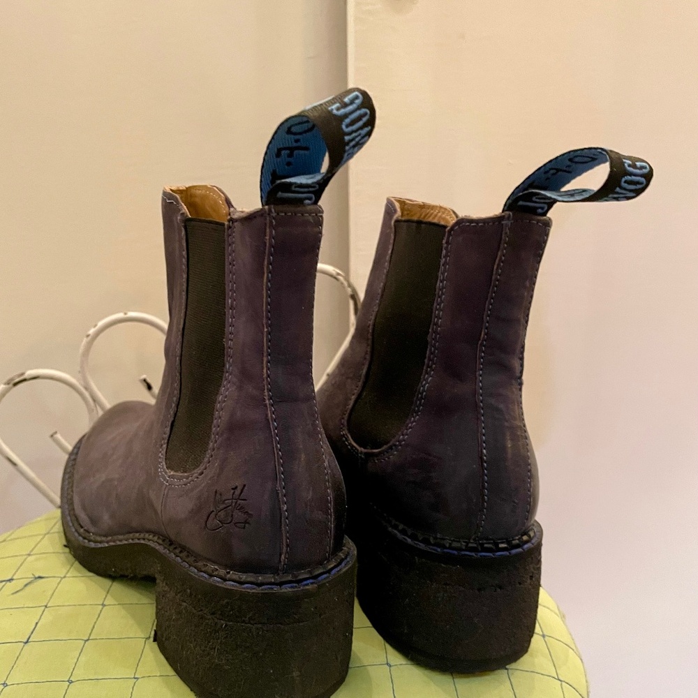 Worn once ~ John Fluevog Slacker Nap Blue Crêpe-Soled Chelsea Boots - Size 8.5